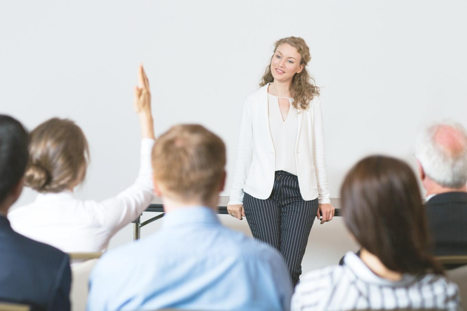 Menschen bei der gemeinsamen Finanzplanung